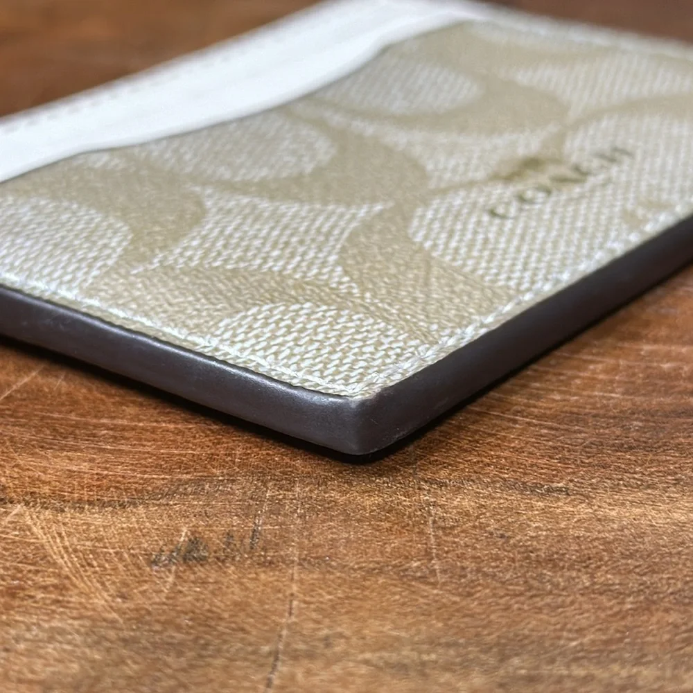 COACH Card Case In Signature and Chalk Leather